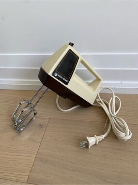 Black & Decker Cream and Brown Hand Mixer with Chrome Beaters